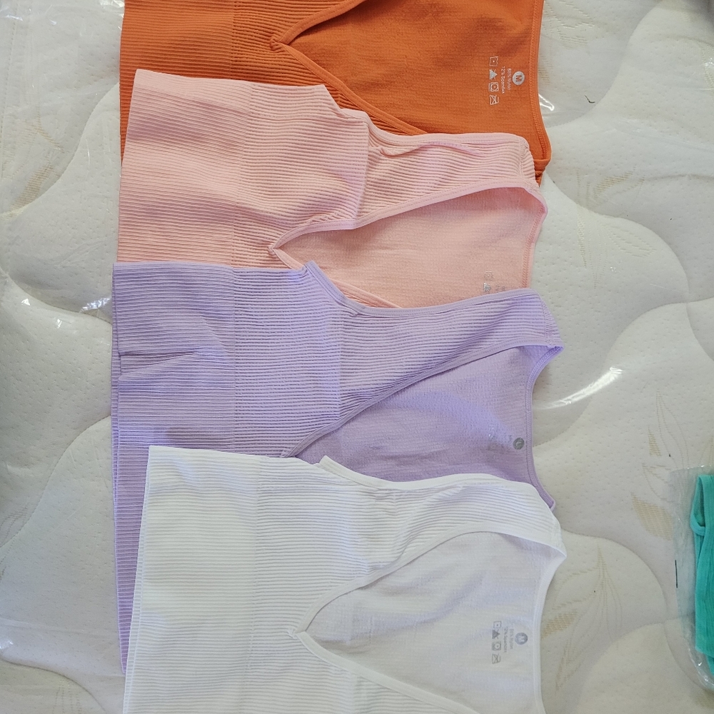 Compression croptops different colors - Picture 4 of 10